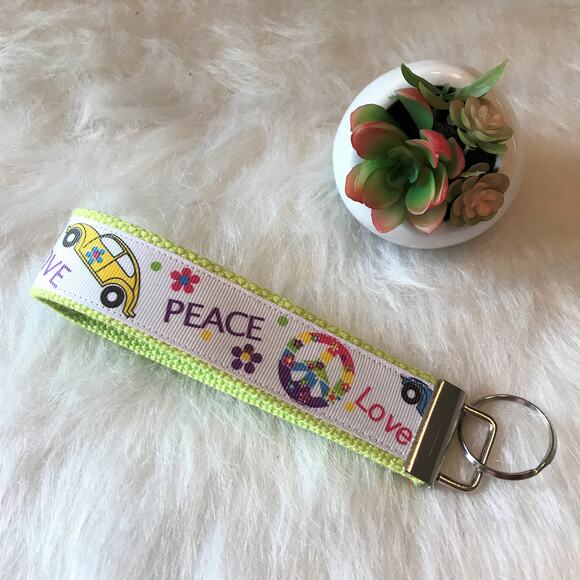 Handmade Wristlet Key Fob Holder Key Chain 60's Peace Hippie Car - Picture 1 of 2